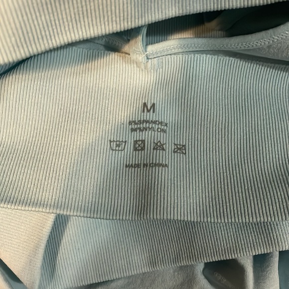 NVGTN SET - Pastel Blue Lift Seamless Shorts, Pastel Blue Flourish Seamless Bra. - Picture 4 of 4